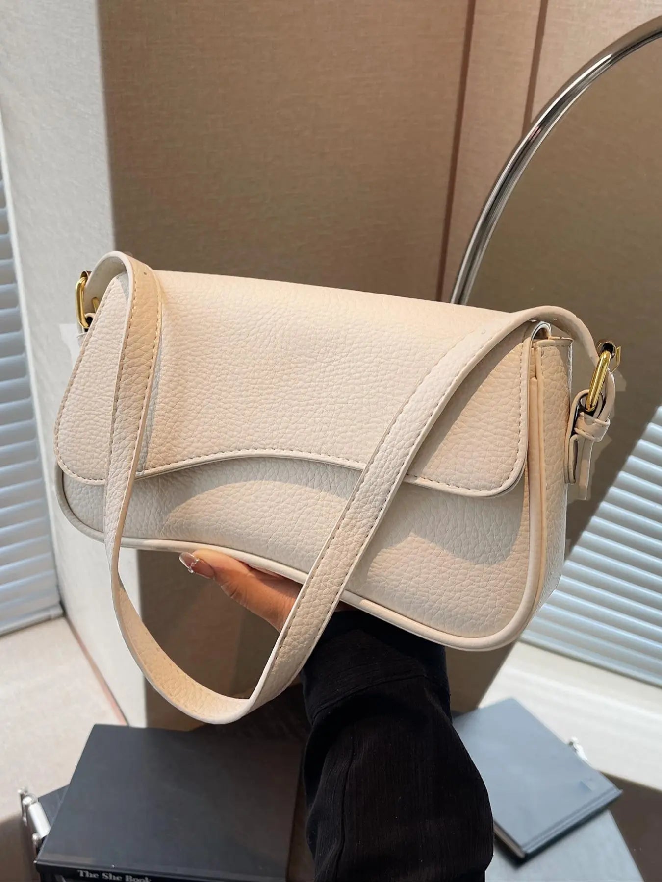 26 Spring/Summer Women'S Saddle Bag, Daily Shoulder Bag and Crossbody Bag, Classic Shoulder Bag, Elegant Magnetic Sealed Saddle Bag, Suitable for Daily Use, Party Attendance