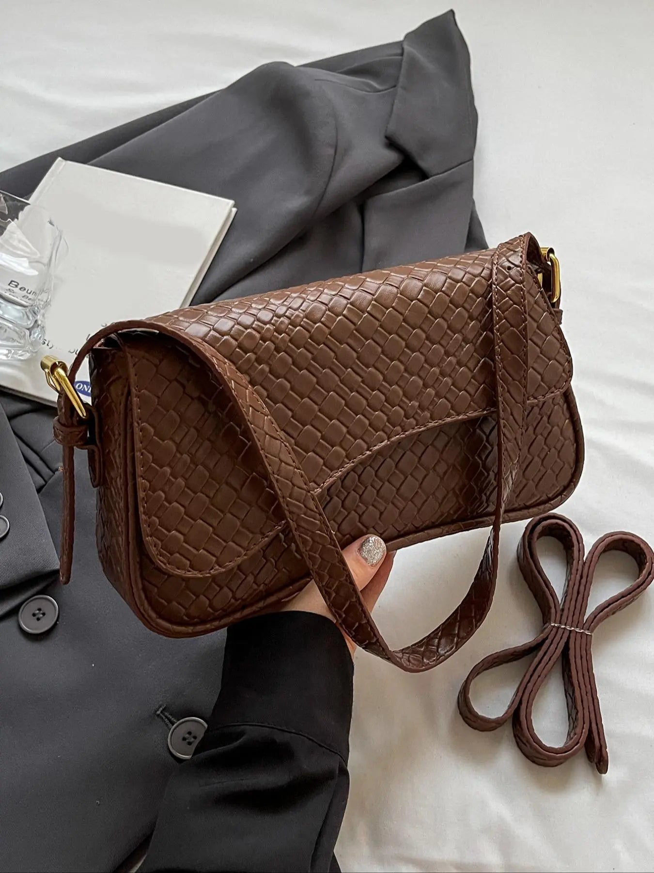 26 Spring/Summer Women'S Saddle Bag, Daily Shoulder Bag and Crossbody Bag, Classic Shoulder Bag, Elegant Magnetic Sealed Saddle Bag, Suitable for Daily Use, Party Attendance