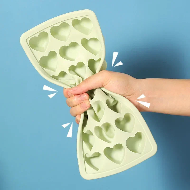 21-Cell Silicone Ice Cube Mold Heart Shape Ice Tray Household Frozen Ice Mold Plastic Ice Box with Lid Kitchen Bar Accessories