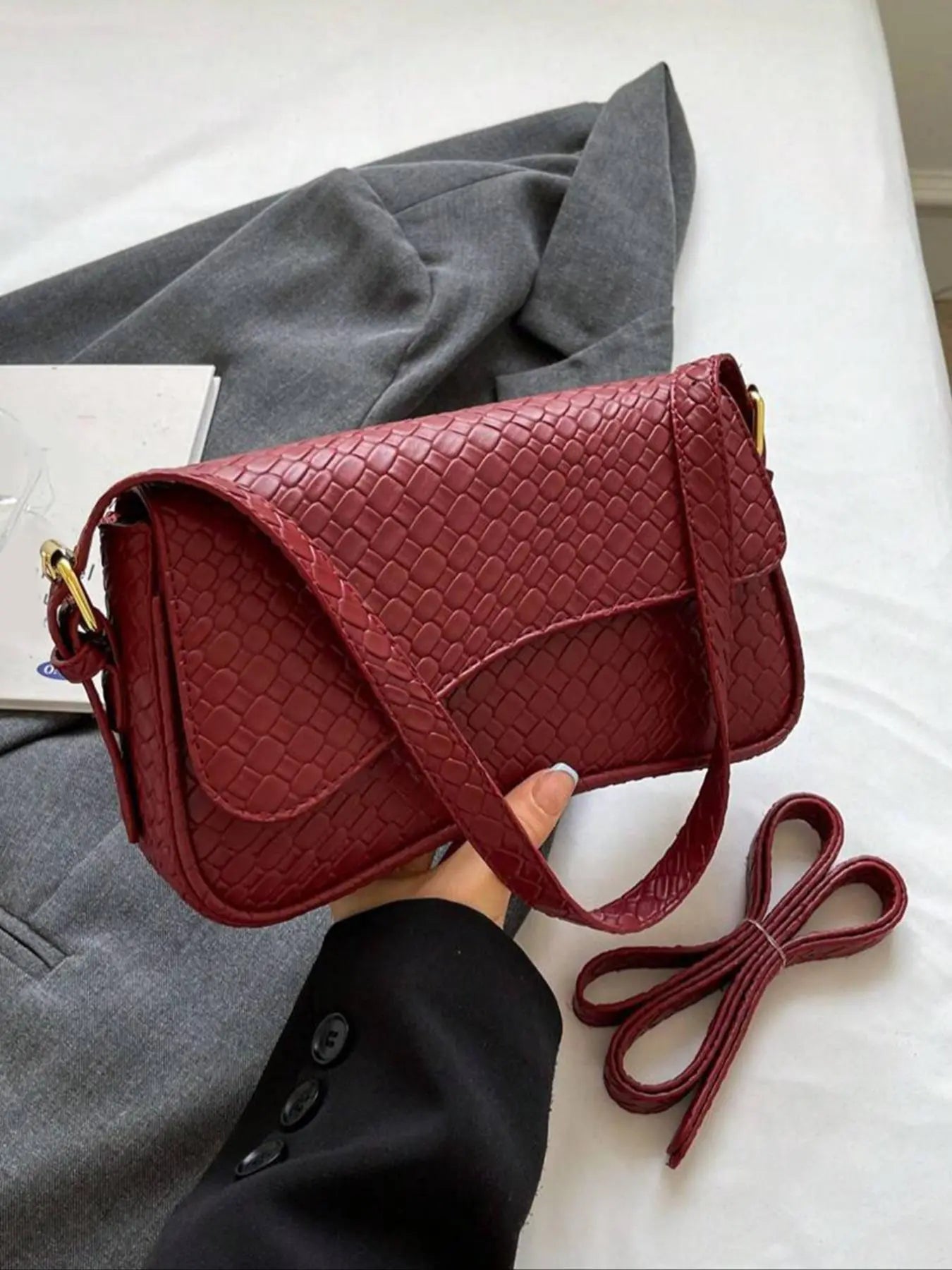 26 Spring/Summer Women'S Saddle Bag, Daily Shoulder Bag and Crossbody Bag, Classic Shoulder Bag, Elegant Magnetic Sealed Saddle Bag, Suitable for Daily Use, Party Attendance