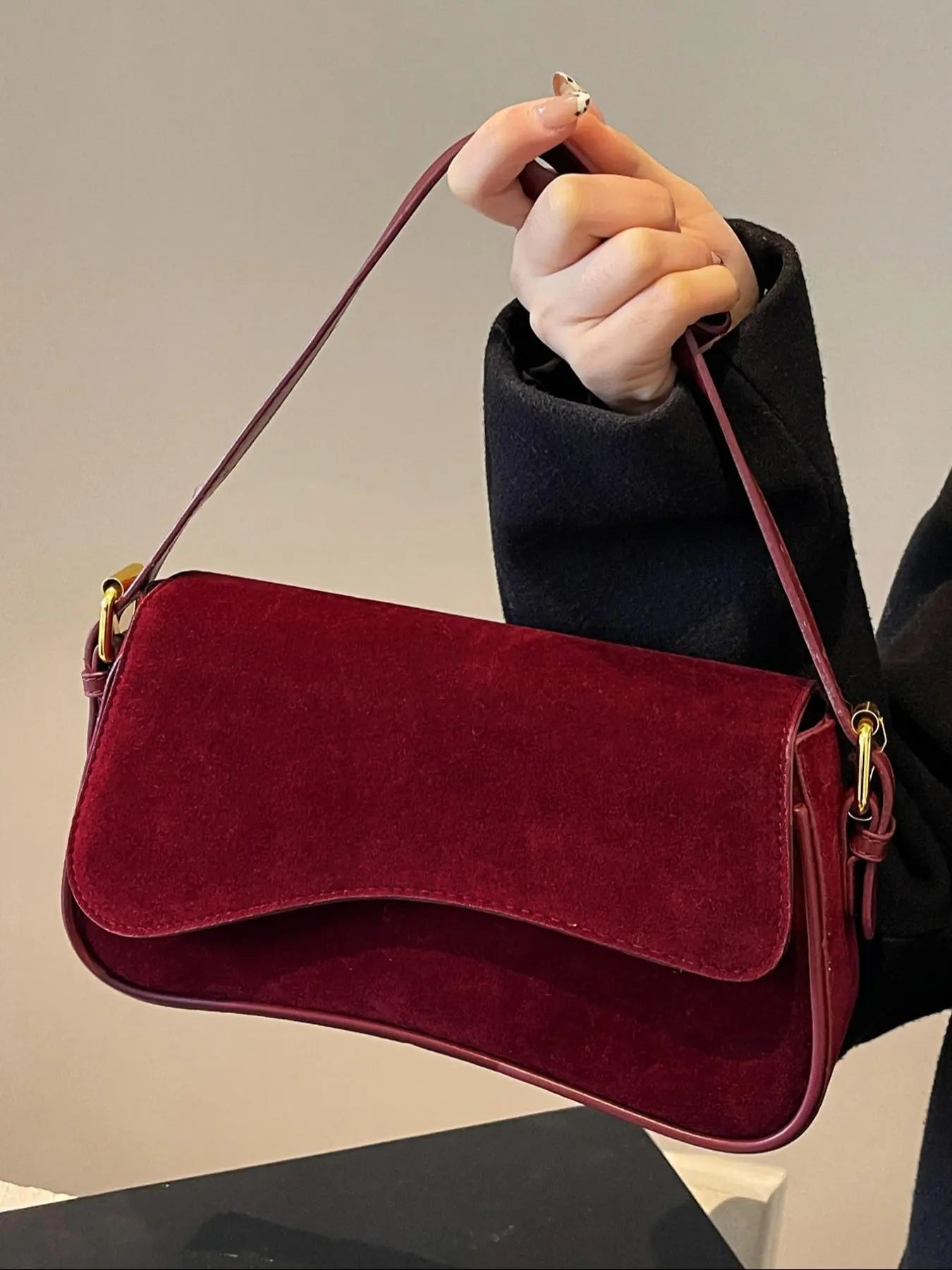 26 Spring/Summer Women'S Saddle Bag, Daily Shoulder Bag and Crossbody Bag, Classic Shoulder Bag, Elegant Magnetic Sealed Saddle Bag, Suitable for Daily Use, Party Attendance