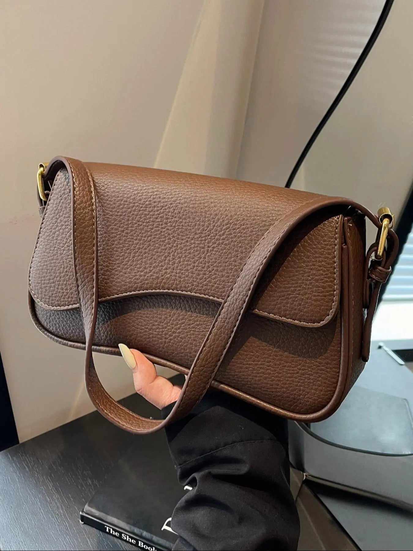 26 Spring/Summer Women'S Saddle Bag, Daily Shoulder Bag and Crossbody Bag, Classic Shoulder Bag, Elegant Magnetic Sealed Saddle Bag, Suitable for Daily Use, Party Attendance
