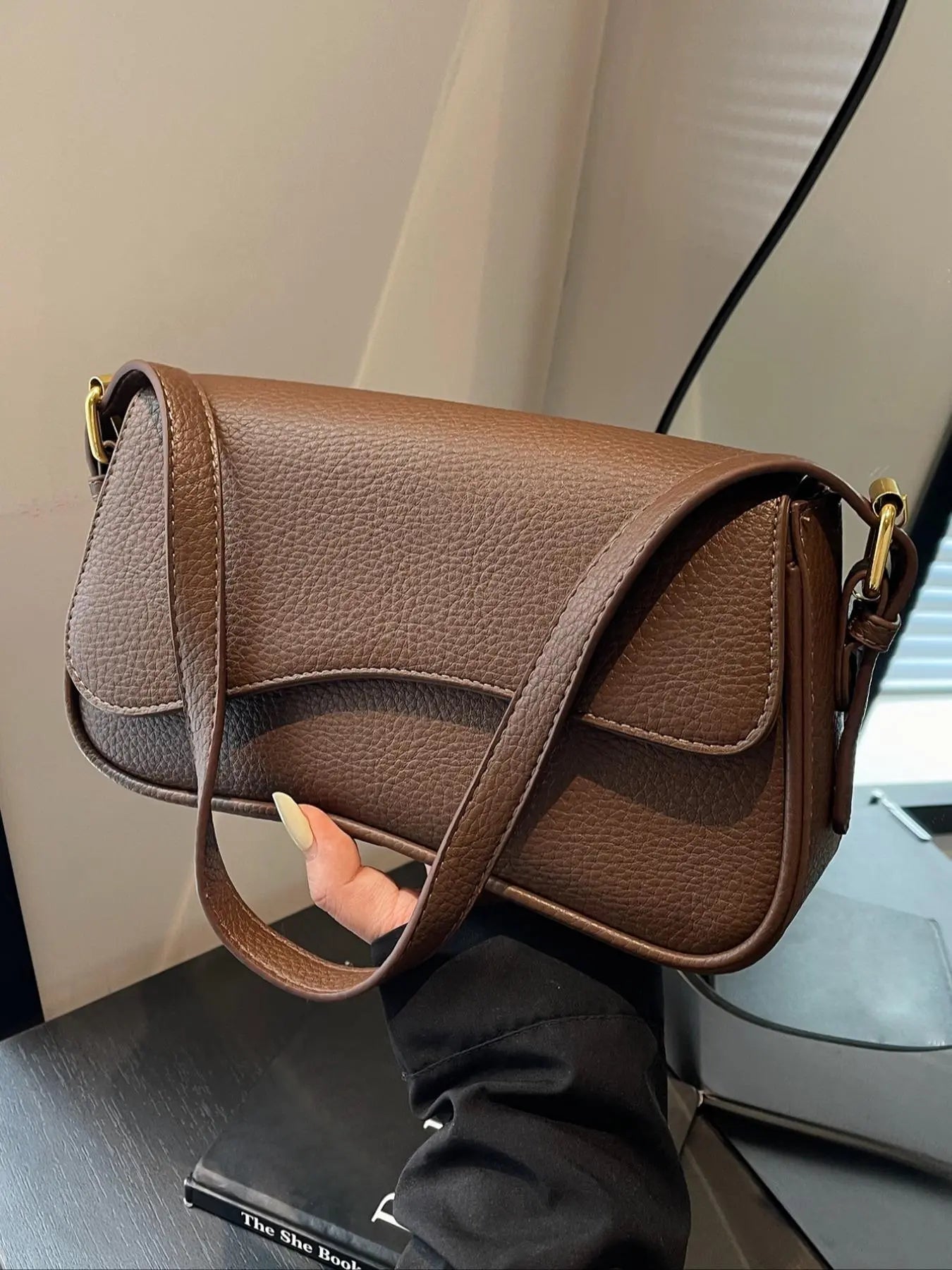 26 Spring/Summer Women'S Saddle Bag, Daily Shoulder Bag and Crossbody Bag, Classic Shoulder Bag, Elegant Magnetic Sealed Saddle Bag, Suitable for Daily Use, Party Attendance